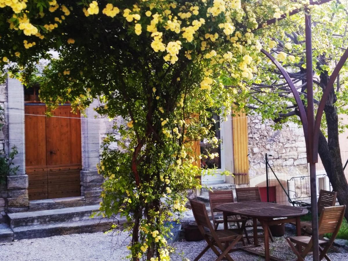 Chambre D'Hotes Face Au Lavoir Méthamis 外观 照片